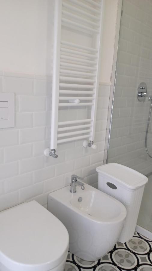 Casa Renova, Intero Appartamento, 2 Camere, Max 4 Ospiti, Trieste Zona Storica Ngoại thất bức ảnh