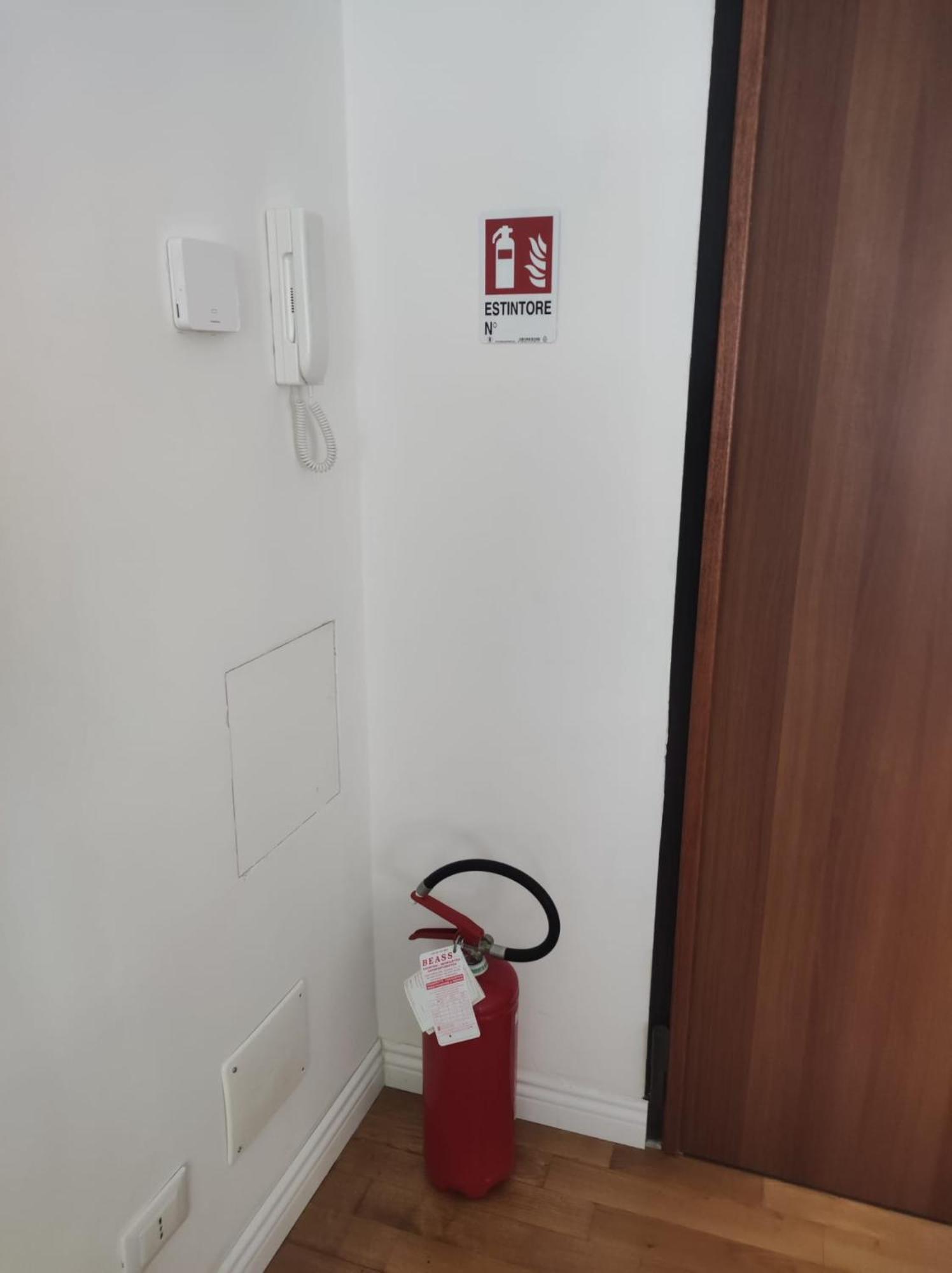 Casa Renova, Intero Appartamento, 2 Camere, Max 4 Ospiti, Trieste Zona Storica Ngoại thất bức ảnh